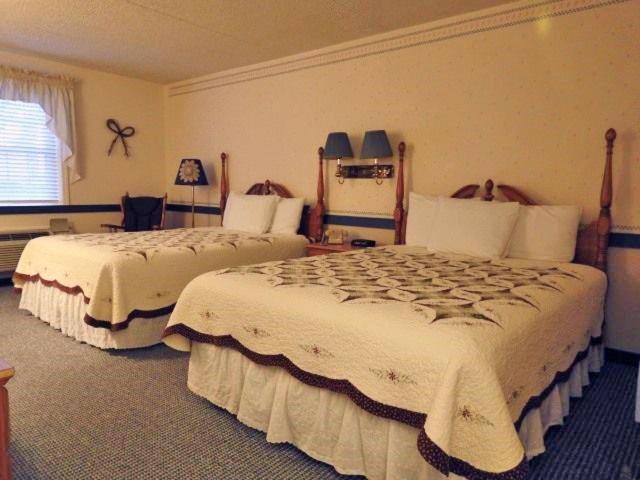 Deluxe Double or Twin Room interior